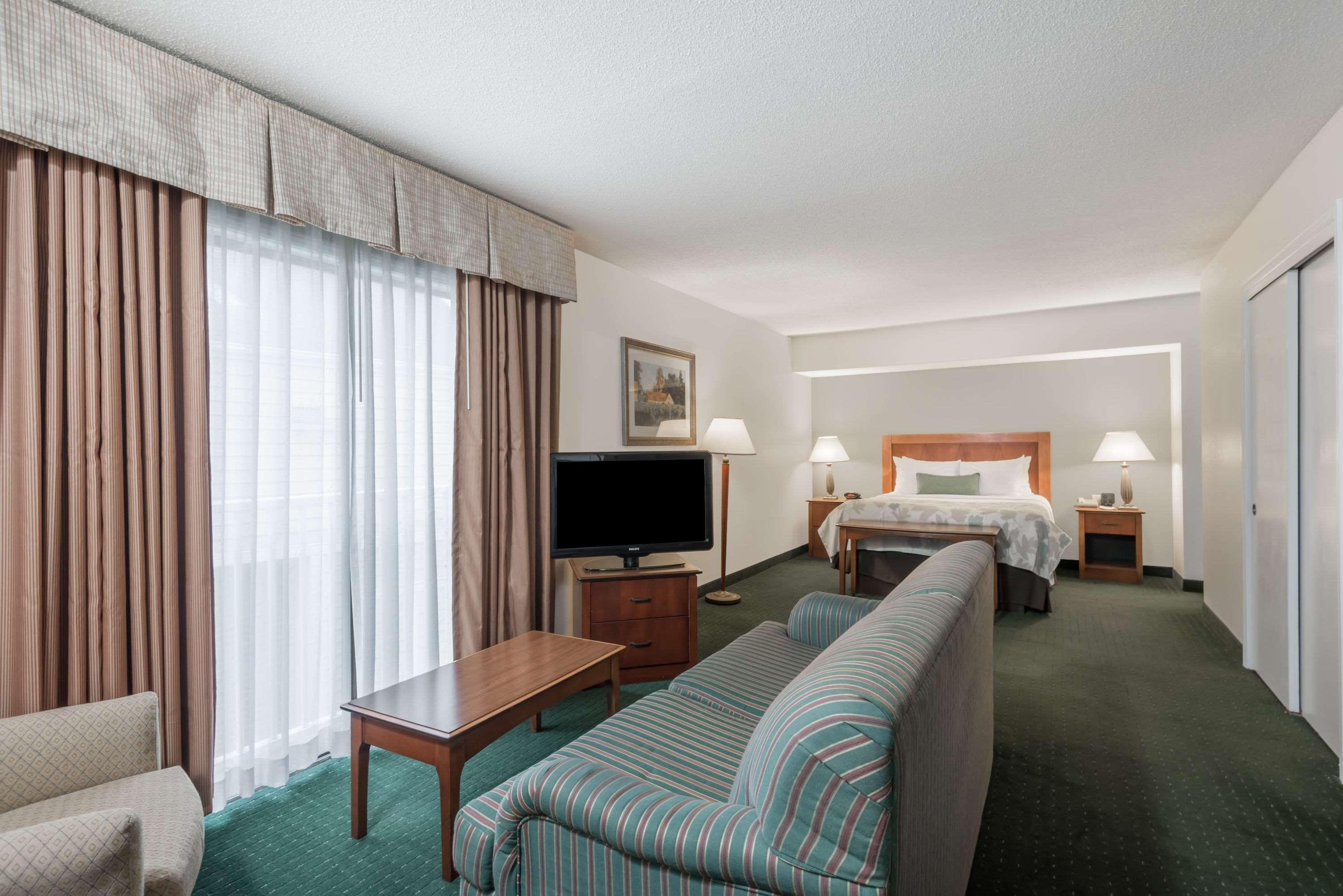 Best Western Fishkill Inn & Suites Exterior photo
